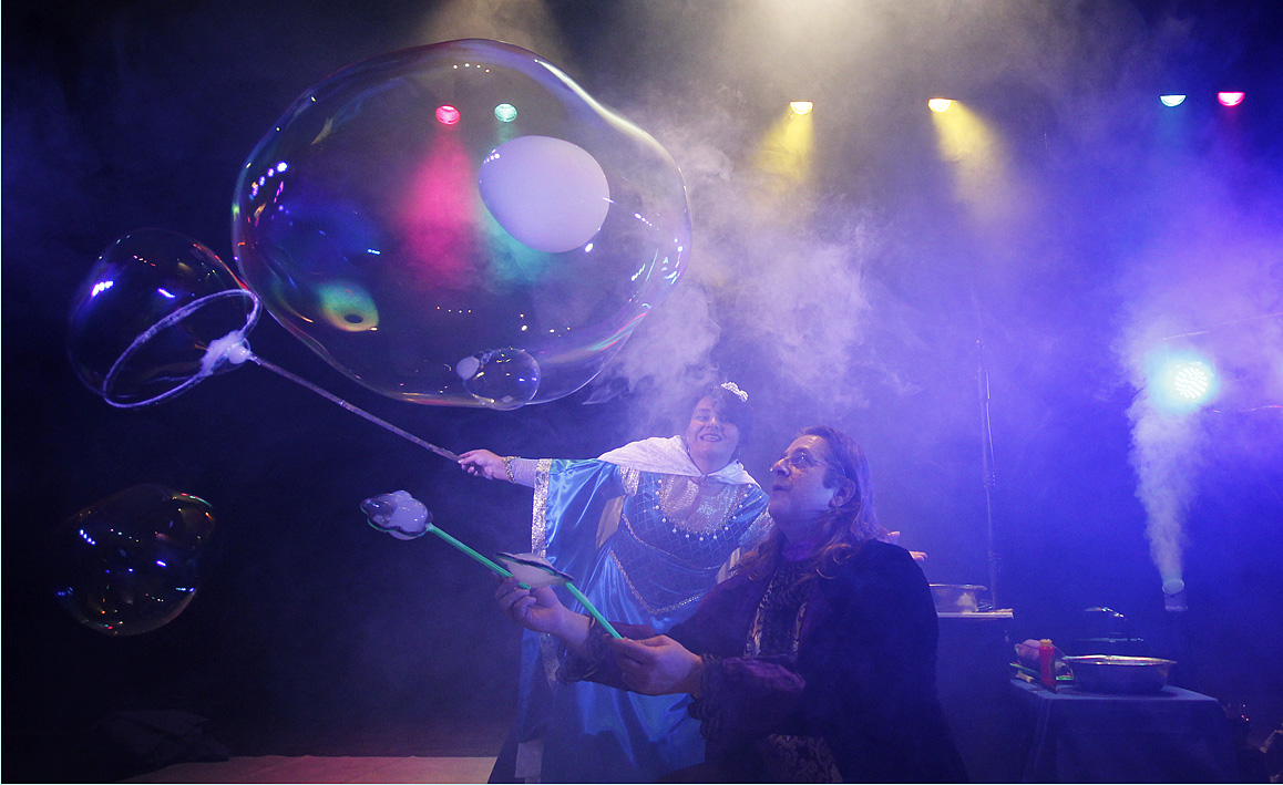 Espectáculo de pompas gigantes